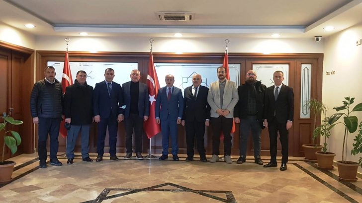 Dernek Başkanımız Baki ÇELEN ve Yönetim Kurulu Üyeleri Etimesgut Kaymakamı Sayın İzzettin SEVGİLİ’ye  2022 yılının ilk ziyaretini gerçekleştirdi.