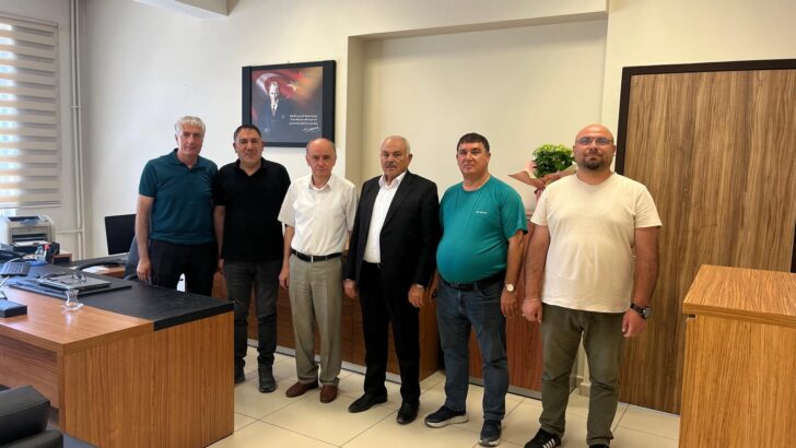 EİMDER Başkanı Baki ÇELEN ve Yönetimi Etimesgut Vergi Dairesi Müdürü Sayın Zeki KARAKAYA’ya Hoşgeldin Ziyaretinde Bulundu. Nazik Karşılaması ve Hoşgörüsü için Teşekkür Ederiz.