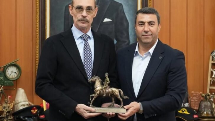 EİMDER Başkanı Sayın Erhan Tusun ve yönetimi , Etimesgut Belediye Başkanı Sayın Erdal Beşikçioğlu’nu makamında ziyaret etti.